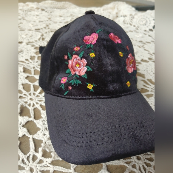Vintage Rue21 Floral Embroidered Black Cap Hat Adjustable Strap | Spring Summer - Picture 5 of 17